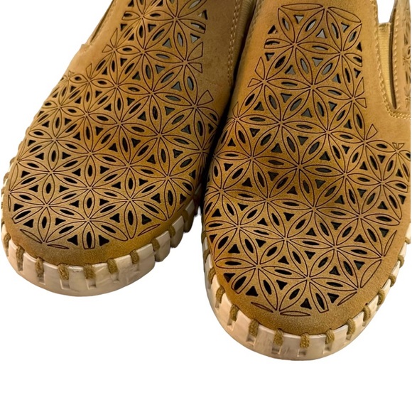 Ilse Jacobsen Women's Leather Tulip 3375 Slip-On Sneakers, Latte. - Picture 2 of 3